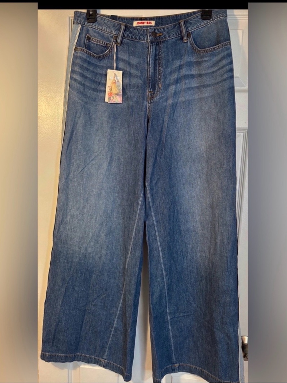 NWT Johnny Was 17” waist ,size 32 / Wide leg Jeans high rise, relaxed fit